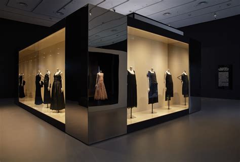 chanel exibition v&a.